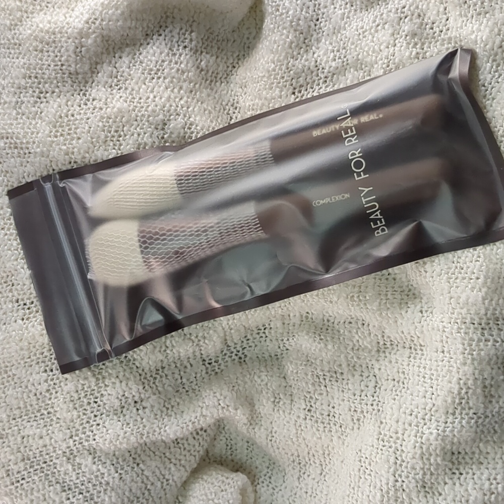 BEAUTY FOR REAL. 2 Piece Brush Set, Complexion/Powder